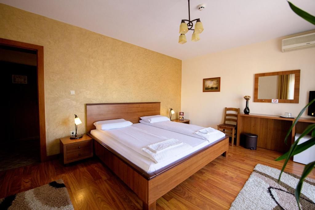 Отели типа «постель и завтрак» Pensiunea Normandia Тимишоара